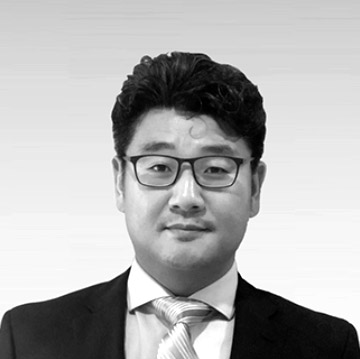 Portrait of Dennis Yoon